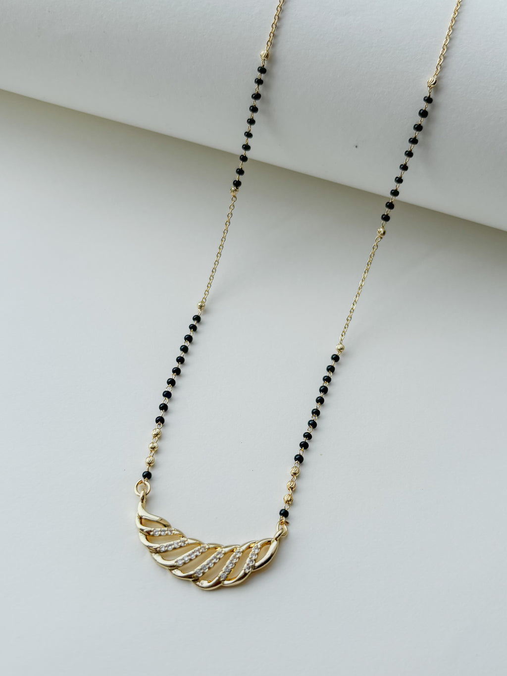 Minimal Stone Pendent Demifine mangalsutra