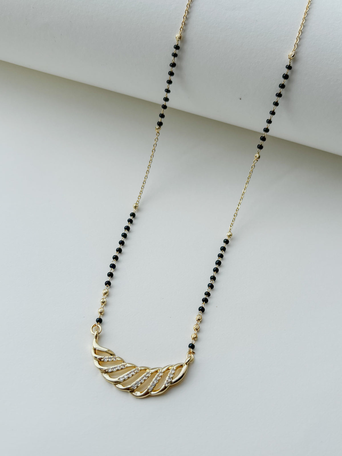 Minimal Stone Pendent Demifine mangalsutra