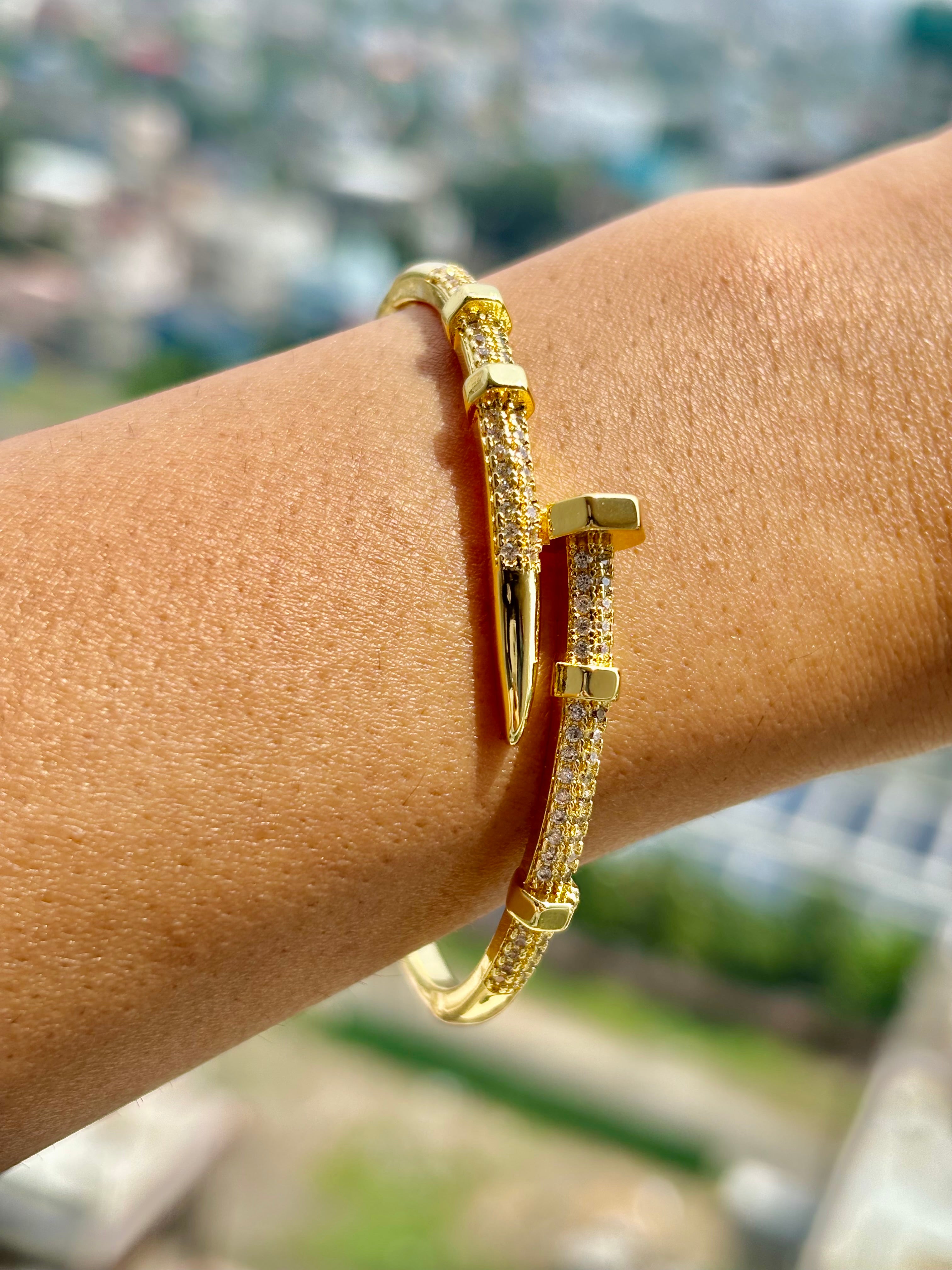 Minimal Yet Eye-Catching Kara- Free size