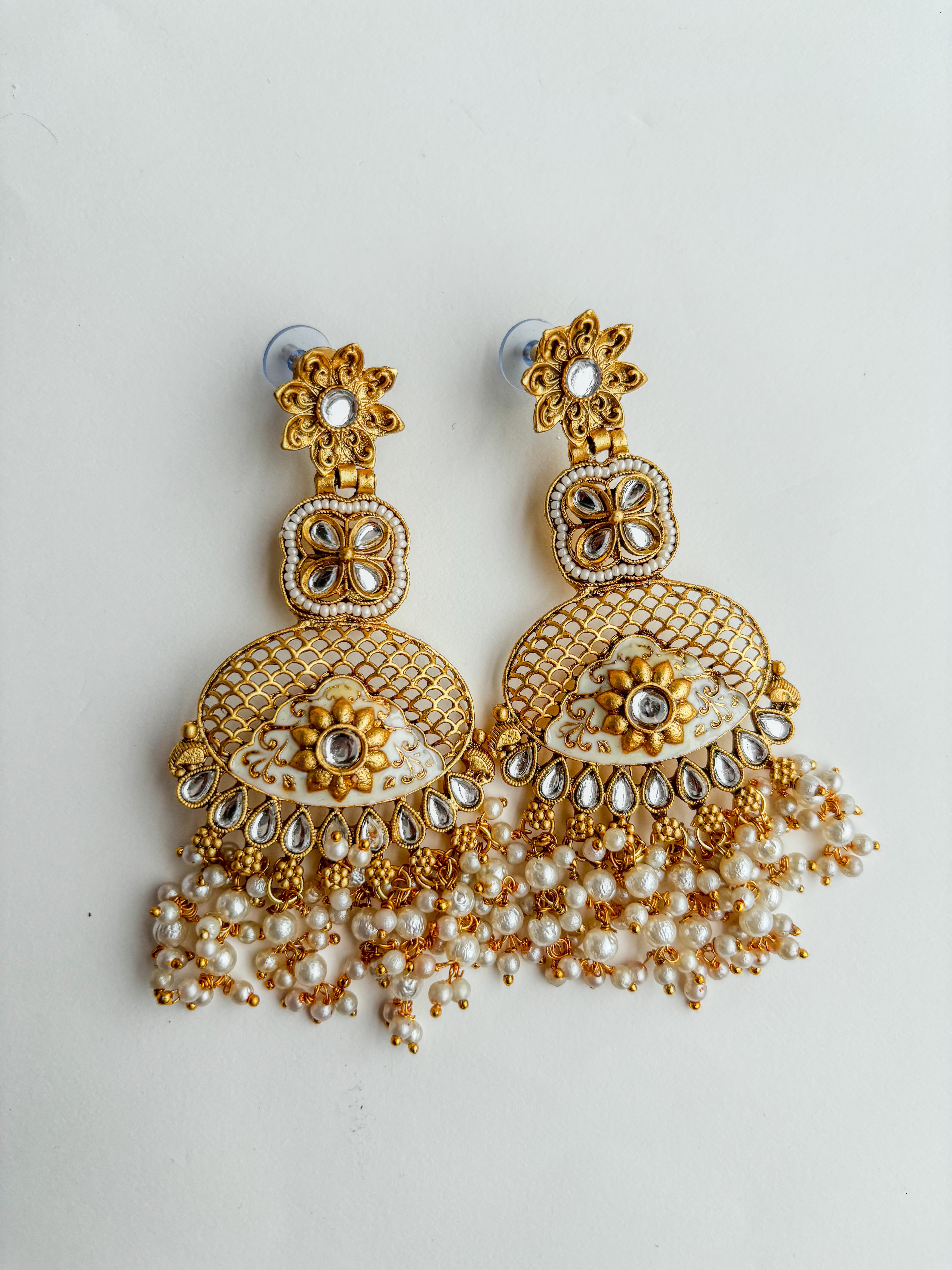 Gulnaar Pearl Chandeliers