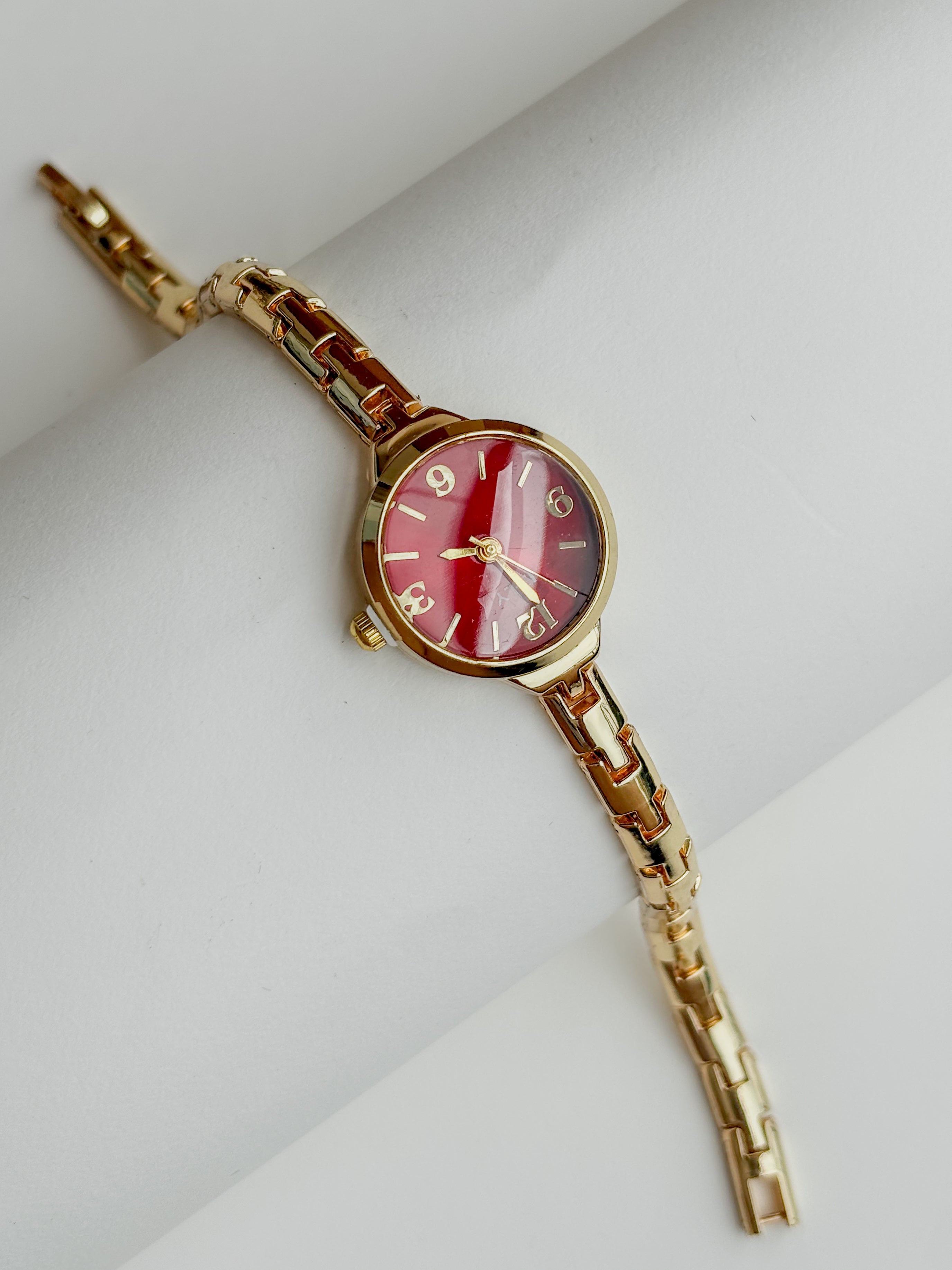 The cherry Room Watch